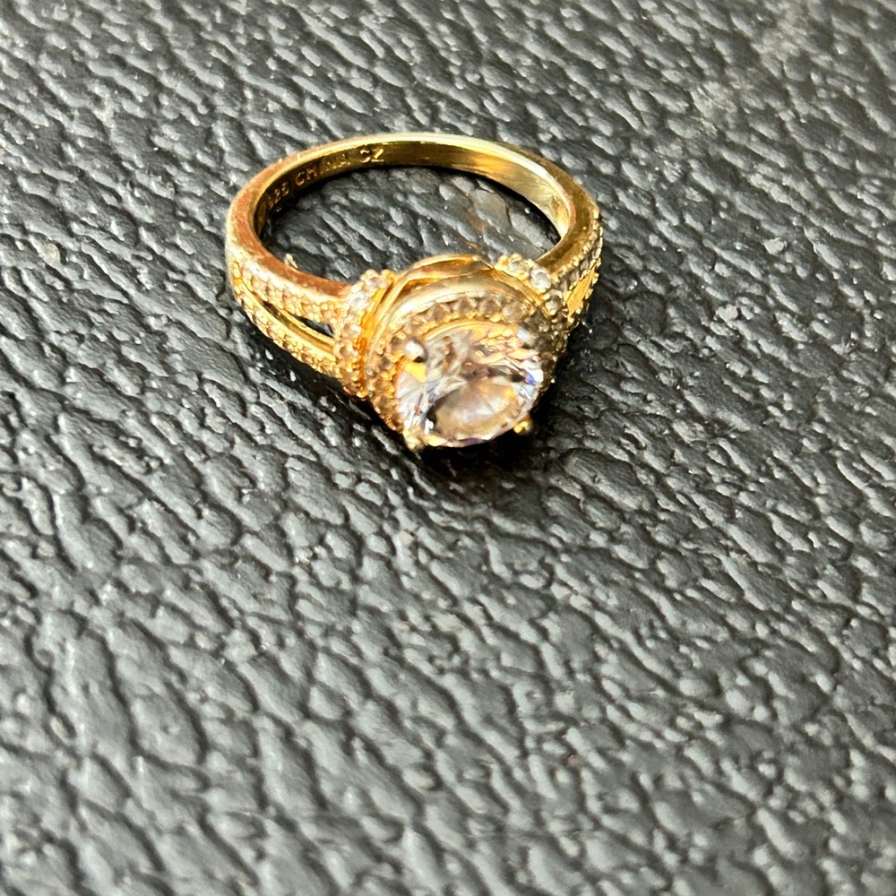 Elegant Gold Ring with Clear Gemstone